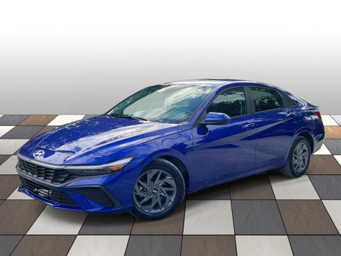 Used 2024 Hyundai Elantra SEL image 1