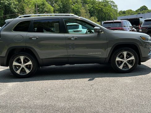 Used 2021 Jeep Cherokee Limited image 2