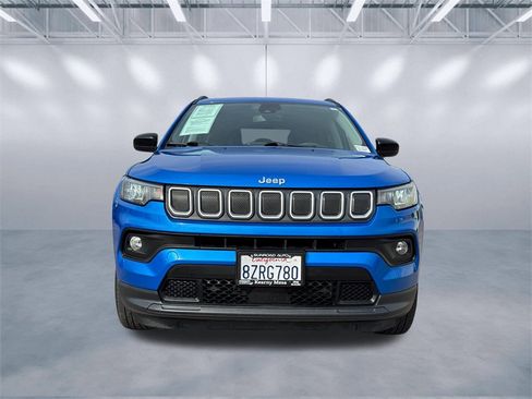 Used 2022 Jeep Compass Latitude image 2
