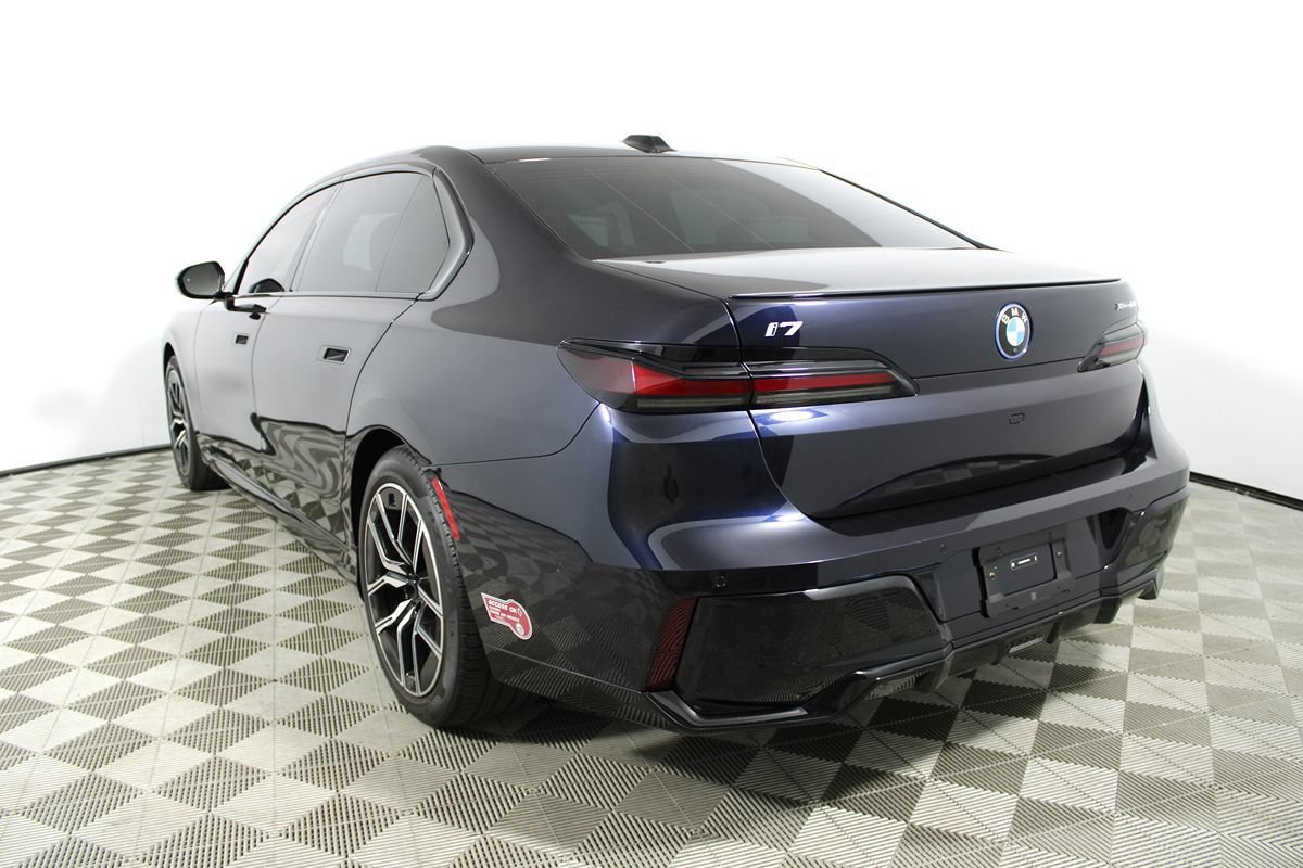 Used 2023 BMW i7 xDrive60 AWD/4WD image 4