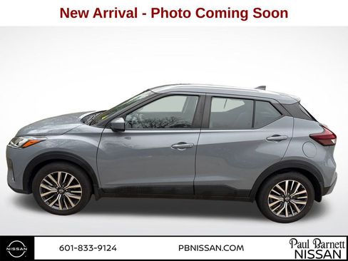 Certified 2021 Nissan Kicks SV image 1