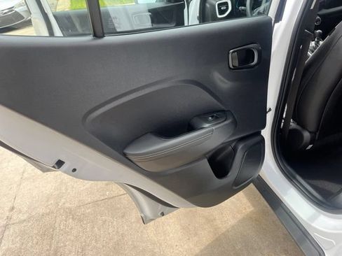 Used 2026 Hyundai Venue SEL FWD image 13