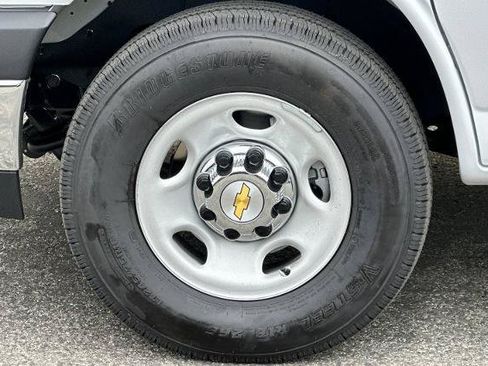 New 2026 Chevrolet Express 2500 w/ Driver Convenience Package RWD image 29