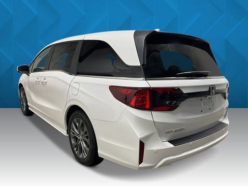 New 2026 Honda Odyssey Touring image 3