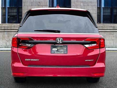 Used 2024 Honda Odyssey Sport image 4