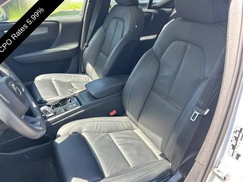 Used 2023 Volvo XC40 B5 Plus w/ Climate Package AWD/4WD image 3