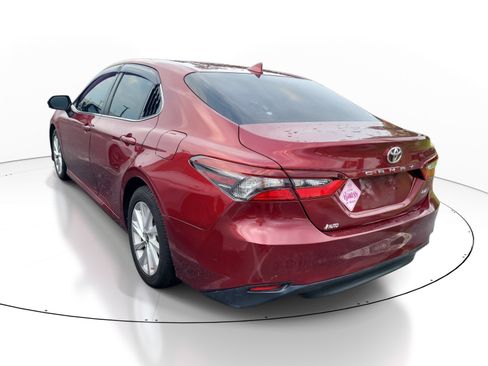 Used 2021 Toyota Camry LE FWD image 5