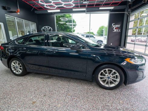 Used 2020 Ford Fusion SE FWD image 5