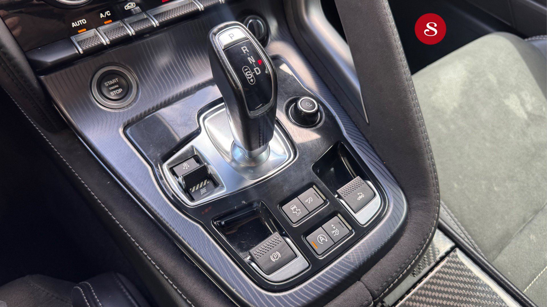 Used 2020 Jaguar F-TYPE R-Dynamic AWD/4WD image 17