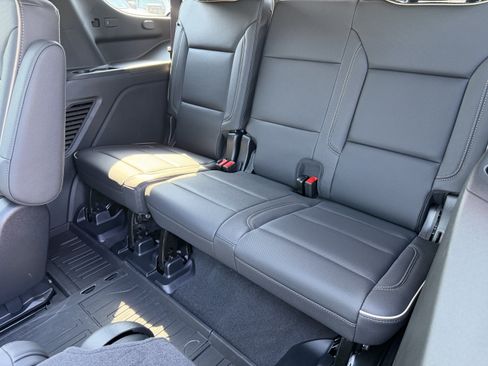 Used 2025 GMC Yukon Elevation w/ Elevation Premium Package AWD/4WD image 12