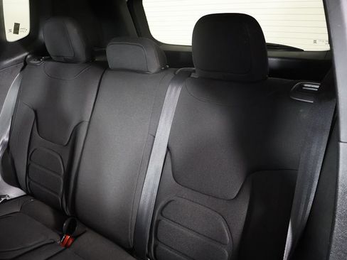 Used 2020 Jeep Renegade Latitude AWD/4WD image 28