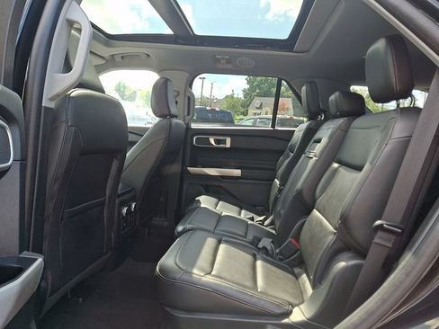 Used 2022 Ford Explorer XLT w/ Equipment Group 202A AWD/4WD image 11