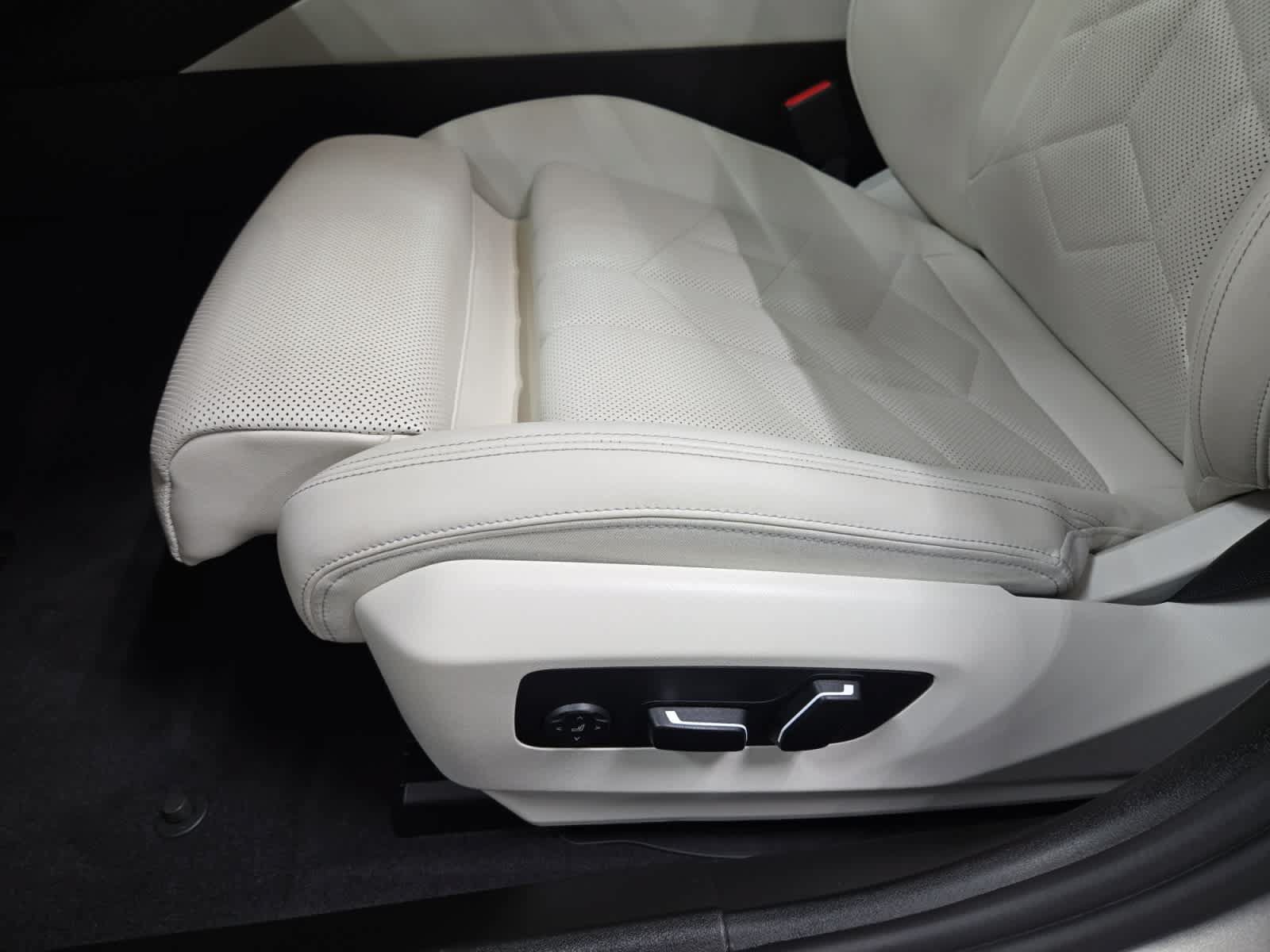 Used 2024 BMW 530i xDrive w/ Convenience Package AWD/4WD image 33