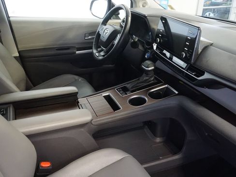 Used 2024 Toyota Sienna XLE w/ XLE Plus Package AWD/4WD image 29