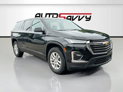 Used 2023 Chevrolet Traverse LS FWD image 1