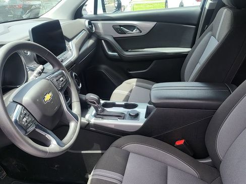 Used 2025 Chevrolet Blazer LT FWD image 3