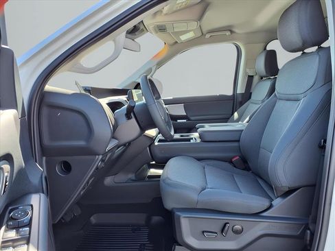 New 2025 Ford Expedition Active image 9