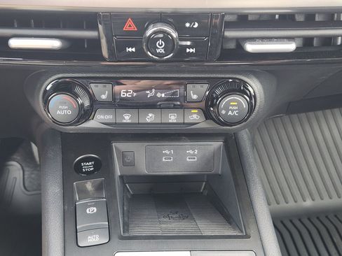 Used 2026 Nissan Kicks SV w/ Charging Package image 17