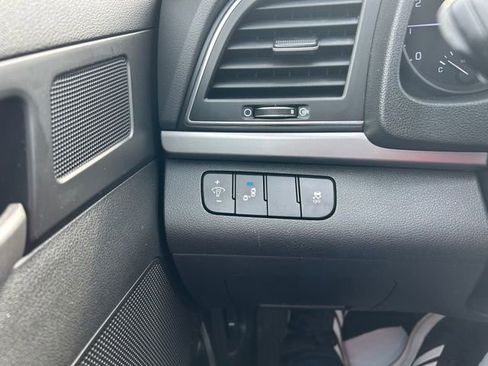 Used 2017 Hyundai Elantra Limited w/ Limited Tech Package 04 image 35