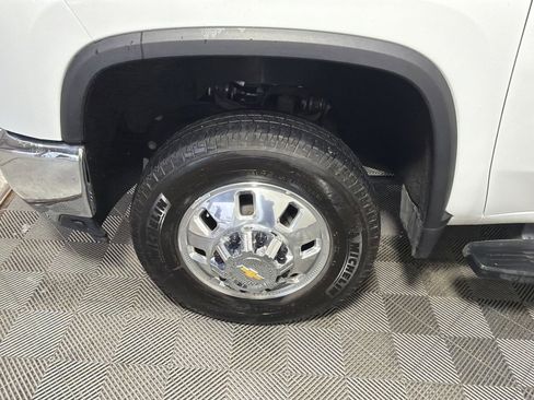 Used 2025 Chevrolet Silverado 3500 LTZ w/ LTZ Plus Package image 12