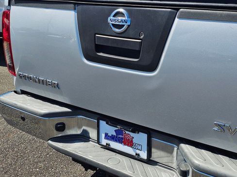 Used 2012 Nissan Frontier SV w/ SV Premium Utility Pkg AWD/4WD image 16