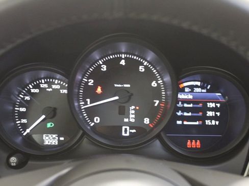 Certified 2025 Porsche Macan AWD/4WD image 21