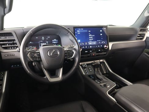 Used 2024 Lexus GX 550 image 2