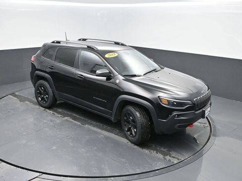 Used 2019 Jeep Cherokee Trailhawk w/ Cold Weather Group image 37
