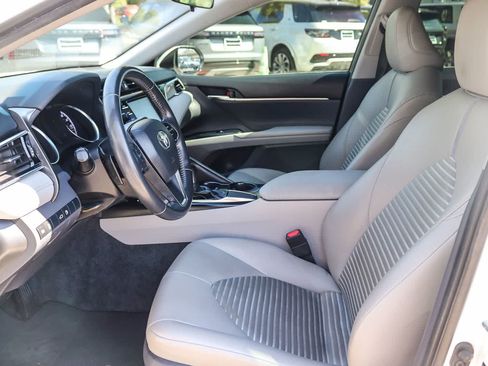 Used 2018 Toyota Camry SE FWD image 16