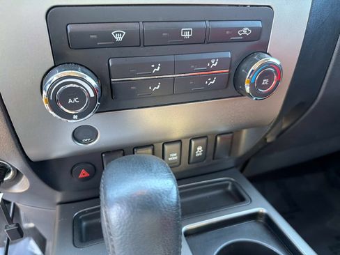 Used 2012 Nissan Titan SV w/ SV Value Truck Pkg image 22