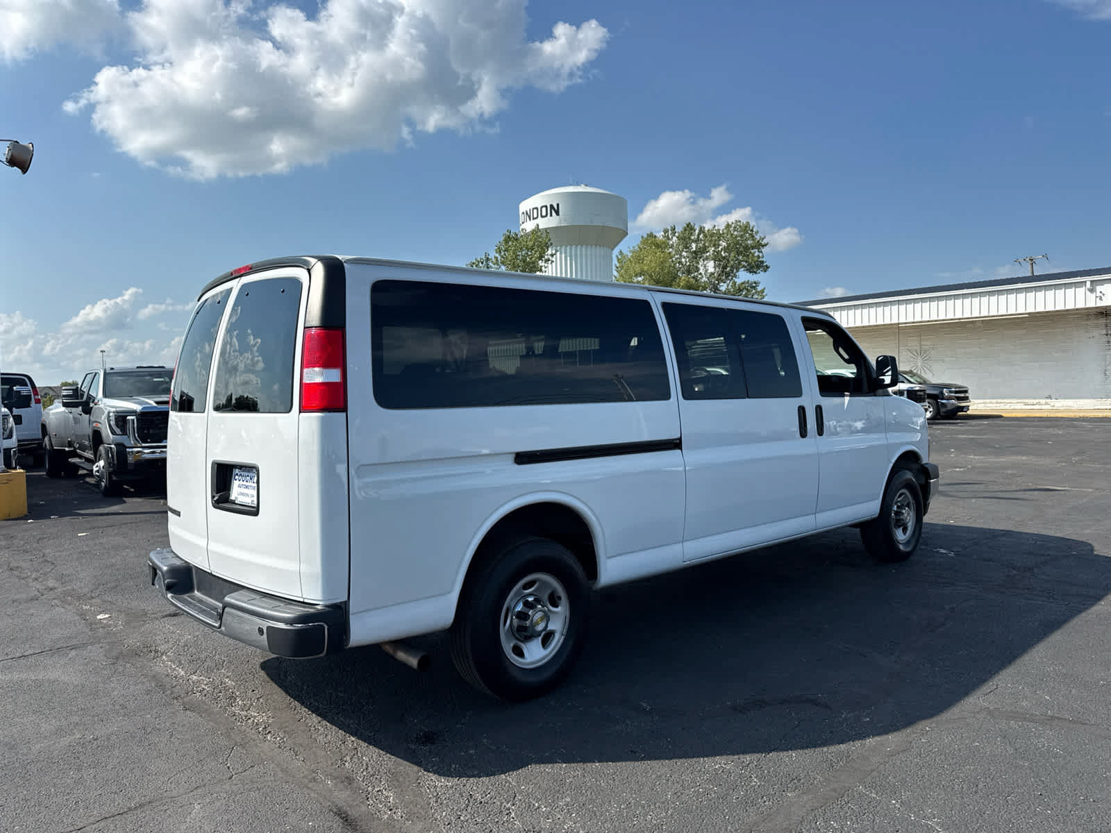 Certified 2024 Chevrolet Express 3500 LT w/ LT Preferred Equipment Group RWD image 5