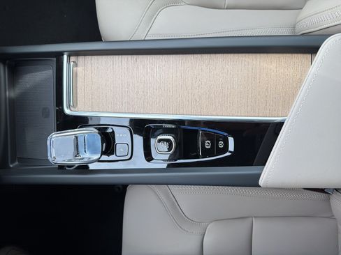 New 2026 Volvo XC60 B5 Plus w/ Protection Package Premier AWD/4WD image 26