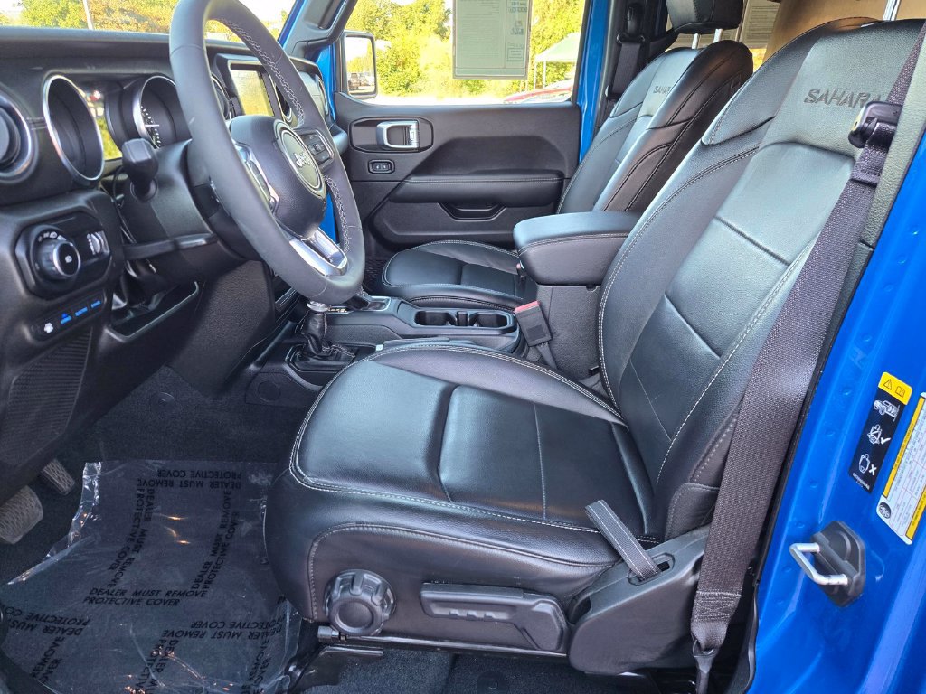 Used 2023 Jeep Wrangler Unlimited Sahara w/ Dual Top Group AWD/4WD image 31