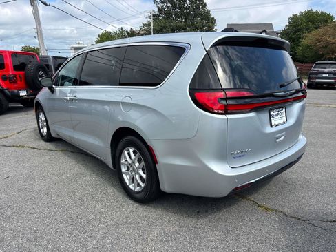 Certified 2024 Chrysler Pacifica Touring-L FWD image 5