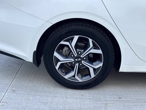Used 2019 Kia Forte LXS FWD image 9