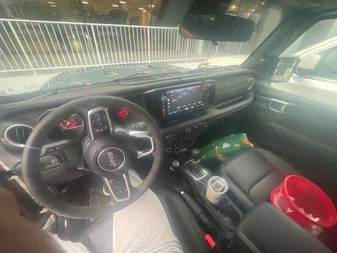 Used 2024 Jeep Wrangler Unlimited Sahara AWD/4WD image 3