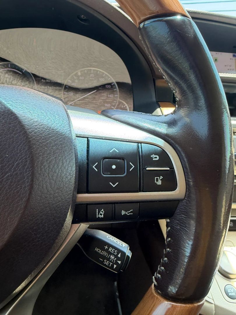 Used 2016 Lexus ES 300h w/ Luxury Package w/Wood Trim FWD image 23