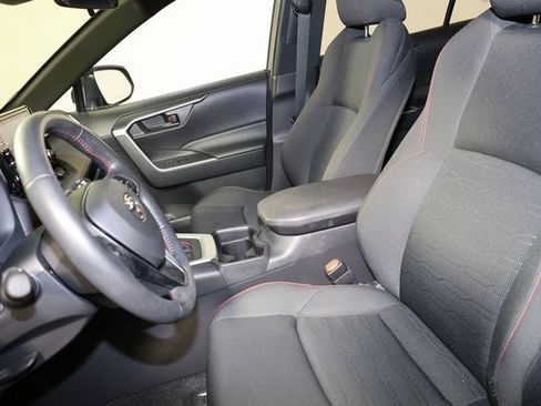 Used 2021 Toyota RAV4 SE image 25