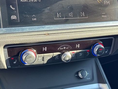 Used 2025 Audi Q3 2.0T Premium image 22