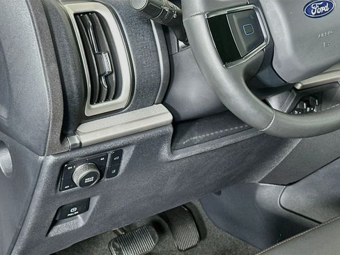 Used 2025 Ford Expedition Active AWD/4WD image 17