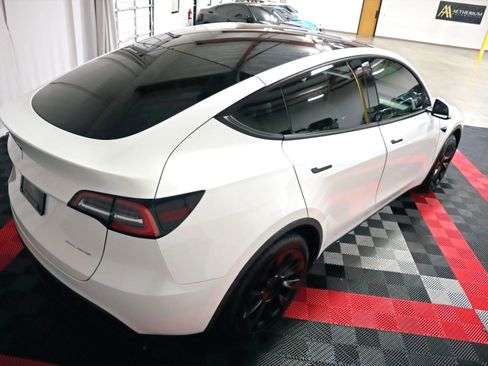 Used 2021 Tesla Model Y Long Range image 8