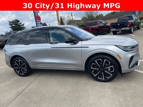 Used 2024 Lincoln Nautilus Reserve image 1