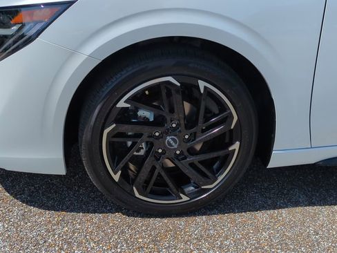 New 2026 Nissan Sentra SR w/ Floor Mat Package FWD image 10