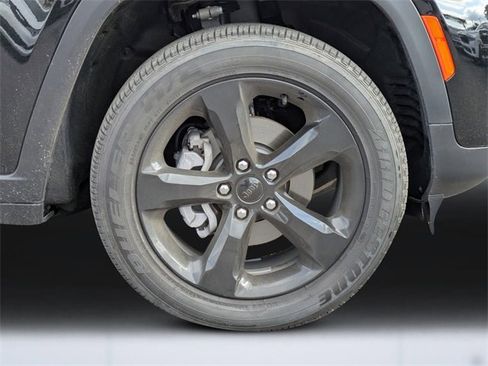 Used 2023 Jeep Grand Cherokee Altitude image 10