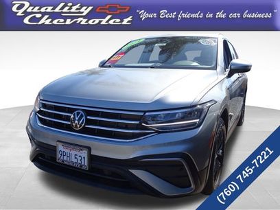 Used 2024 Volkswagen Tiguan SE w/ Panoramic Sunroof Package