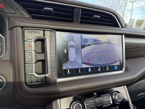 Used 2021 GMC Yukon Denali w/ Denali Premium Package image 19