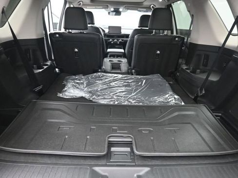 Certified 2025 Honda Pilot Touring image 24
