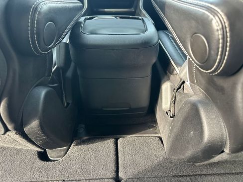 Used 2025 Chrysler Pacifica Limited image 13