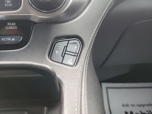 Used 2017 Chevrolet Suburban Premier image 21