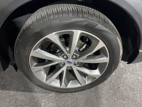 Used 2025 Ford Explorer Platinum w/ Ultimate Package image 11